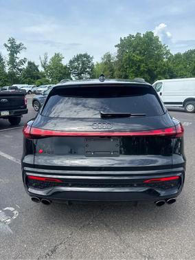 Mythos Black Metallic 2025 Audi SQ5 3.0T quattro Premium