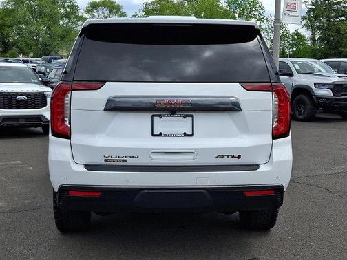 Summit White 2023 GMC Yukon AT4