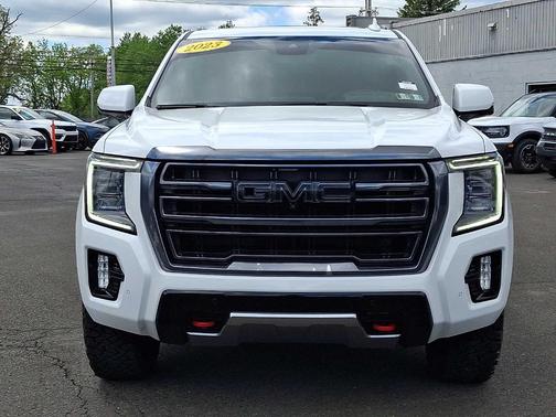 Summit White 2023 GMC Yukon AT4