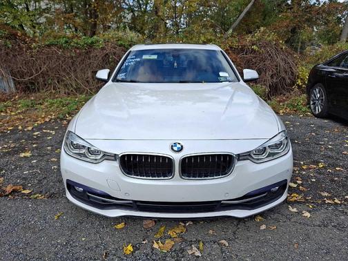 2017 BMW 330 i xDrive