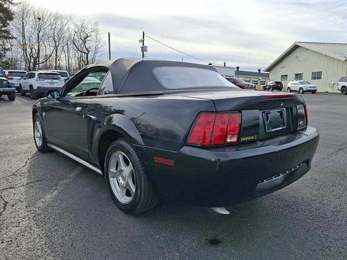 2004 Ford Mustang Deluxe