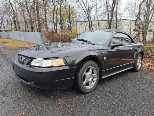 2004 Ford Mustang Deluxe