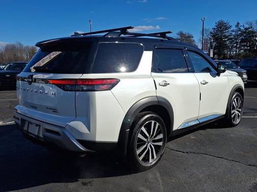 2024 Nissan Pathfinder Platinum