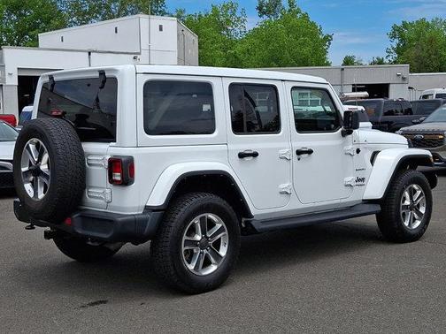 Bright White Clearcoat 2021 Jeep Wrangler Unlimited Sahara