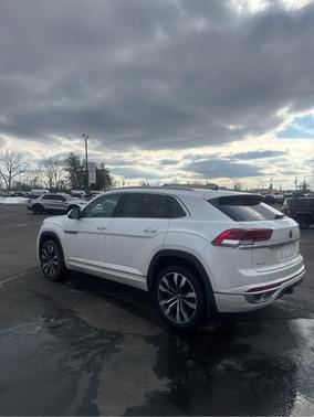 2022 Volkswagen Atlas Cross Sport 3.6L V6 SEL Premium R-Line