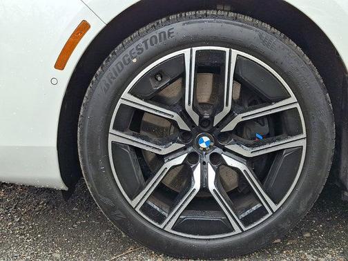 Mineral White Metallic 2025 BMW 750e xDrive