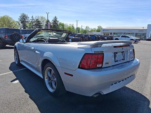 2003 Ford Mustang