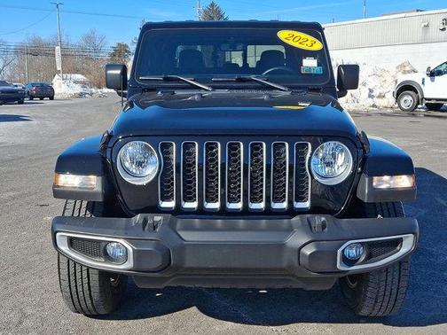 2023 Jeep Gladiator Overland