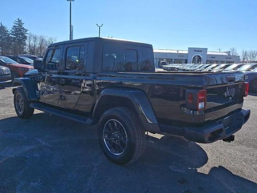 2023 Jeep Gladiator Overland