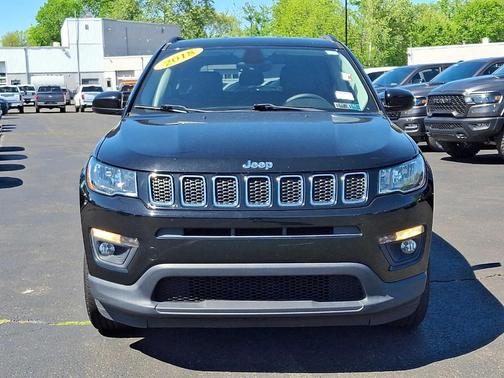 Diamond Black 2018 Jeep Compass Latitude