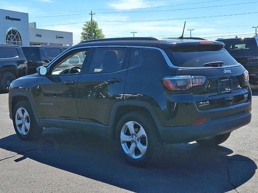 Diamond Black 2018 Jeep Compass Latitude