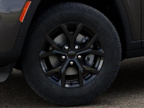 Metallic 2026 Jeep Grand Cherokee Laredo