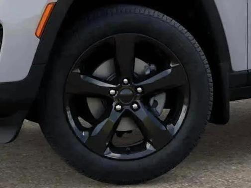Bright White Clearcoat 2025 Jeep Grand Cherokee Laredo