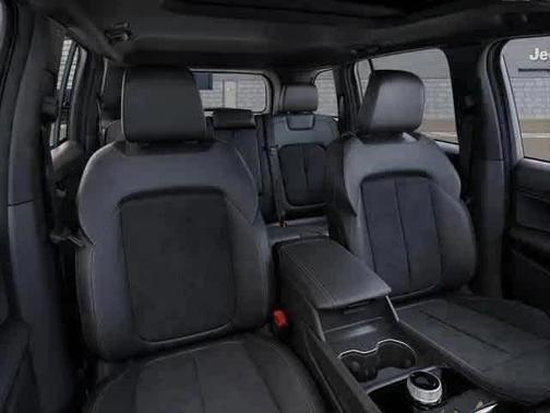 Bright White Clearcoat 2025 Jeep Grand Cherokee Laredo