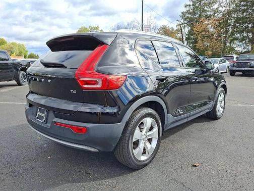 2019 Volvo XC40 T4 Momentum
