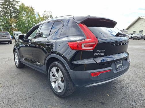 2019 Volvo XC40 T4 Momentum
