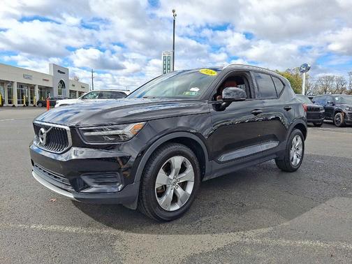 2019 Volvo XC40 T4 Momentum
