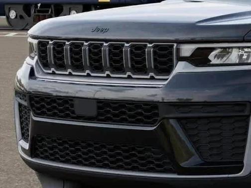 Diamond Black 2026 Jeep Grand Cherokee Laredo