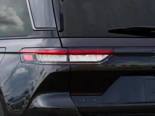 Diamond Black 2026 Jeep Grand Cherokee Laredo