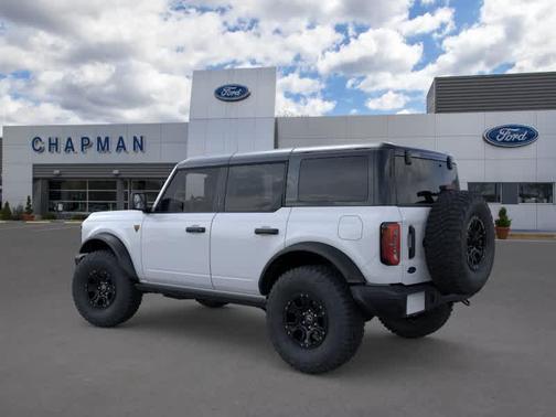 Oxford White 2026 Ford Bronco Badlands