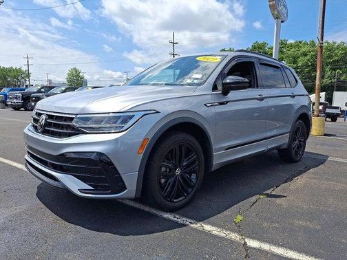 2022 Volkswagen Tiguan 2.0T SE R-Line Black