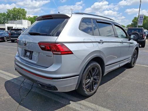 2022 Volkswagen Tiguan 2.0T SE R-Line Black