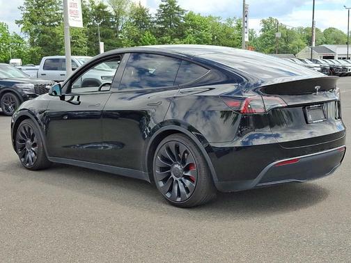 Black 2022 Tesla Model Y Performance