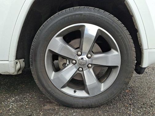 Bright White Clearcoat 2014 Jeep Grand Cherokee Overland