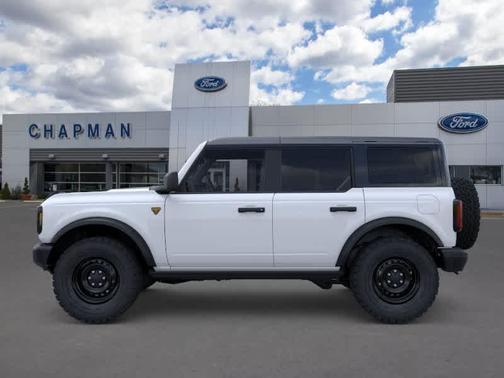 Oxford White 2026 Ford Bronco Badlands