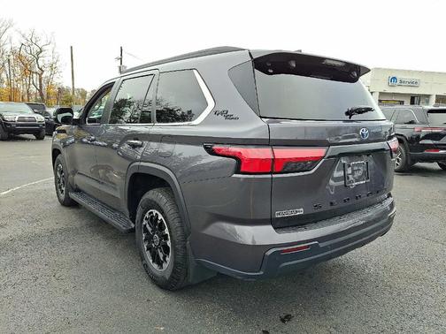 2024 Toyota Sequoia SR5