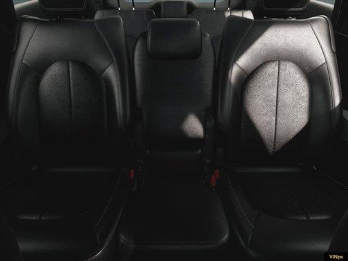 Diamond Black 2027 Chrysler Pacifica SELECT