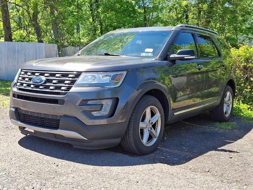 Magnetic Metallic 2017 Ford Explorer XLT