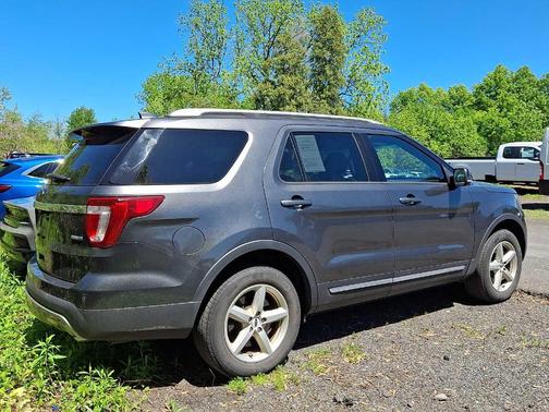 Magnetic Metallic 2017 Ford Explorer XLT