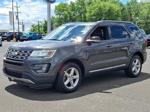 Magnetic Metallic 2017 Ford Explorer XLT
