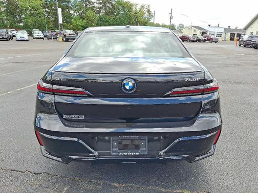 2024 BMW 750e xDrive