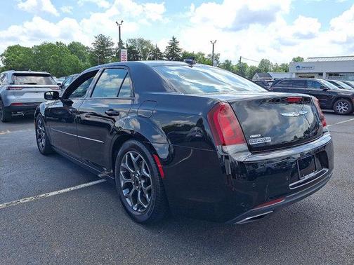 2018 Chrysler 300 S