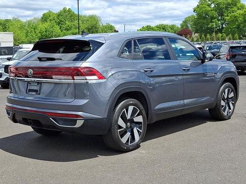 Platinum Gray Metallic 2025 Volkswagen Atlas Cross Sport 2.0T SE w/Technology