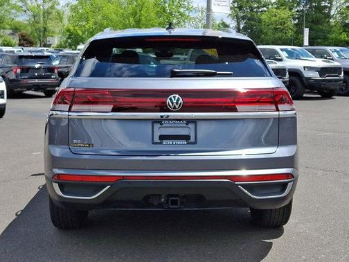 Platinum Gray Metallic 2025 Volkswagen Atlas Cross Sport 2.0T SE w/Technology