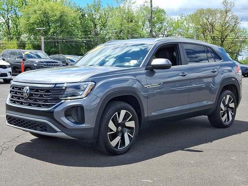Platinum Gray Metallic 2025 Volkswagen Atlas Cross Sport 2.0T SE w/Technology