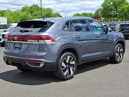 Platinum Gray Metallic 2025 Volkswagen Atlas Cross Sport 2.0T SE w/Technology