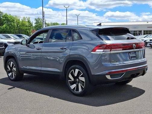 Platinum Gray Metallic 2025 Volkswagen Atlas Cross Sport 2.0T SE w/Technology