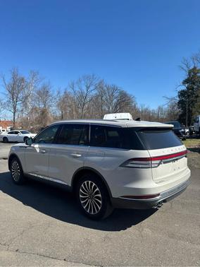 2022 Lincoln Aviator Standard AWD