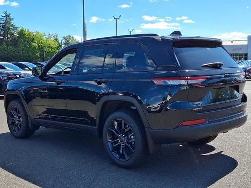 Diamond Black 2025 Jeep Grand Cherokee Limited