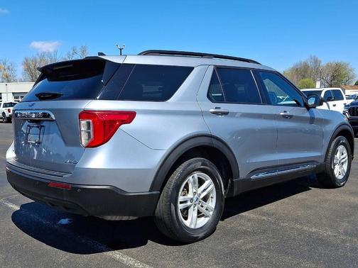 Iconic Silver Metallic 2023 Ford Explorer XLT
