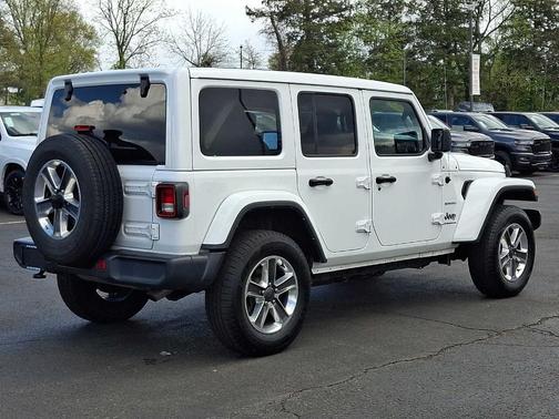 Bright White Clearcoat 2023 Jeep Wrangler Sahara