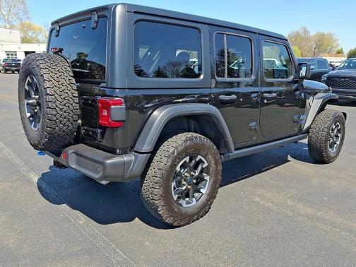 Black Clearcoat 2024 Jeep Wrangler 4xe Rubicon