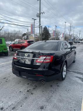 2017 Ford Taurus SEL
