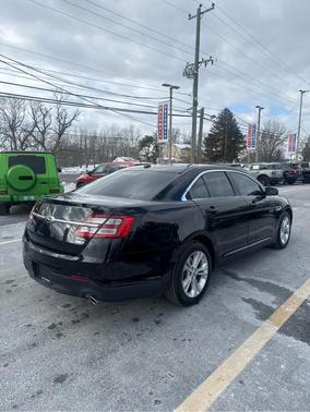2017 Ford Taurus SEL