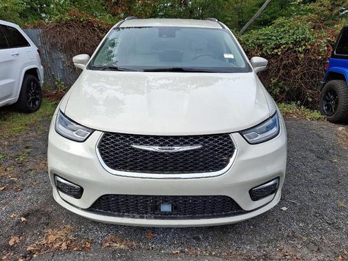 2021 Chrysler Pacifica Touring-L