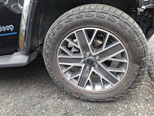 Black Clearcoat 2024 Jeep Wrangler 4xe High Altitude